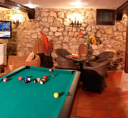 Rural La Tahona De Besnes Otel